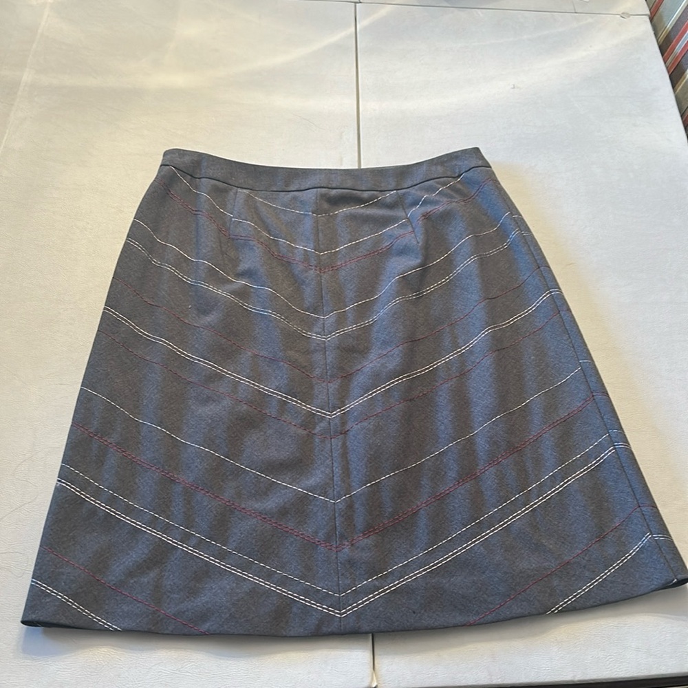 Ann Taylor Petites size 2P grey skirt with pink and white diagonal pattern.